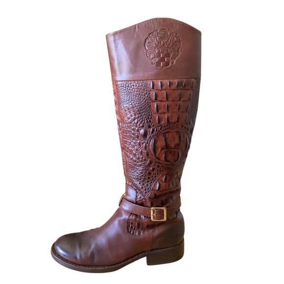 VINCE CAMUTO KAMINO FLAVIAN CROC EMBOSSED BROWN LEATHER RIDING BOOTS 8.5 - Picture 1 of 11